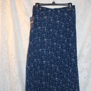 Chaps ladies pleated blue floral long skirt pull on size small new with tags